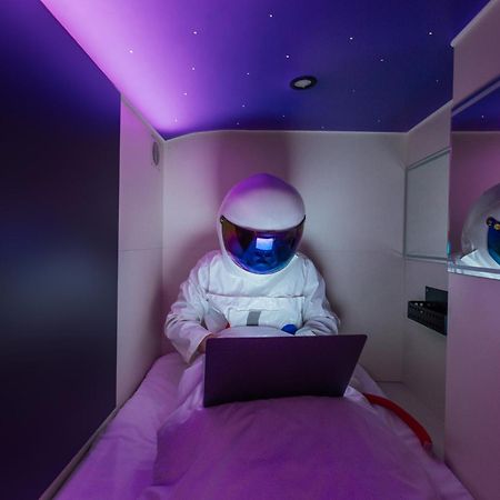 Capsule Hotel Constellation 91 Львов Экстерьер фото