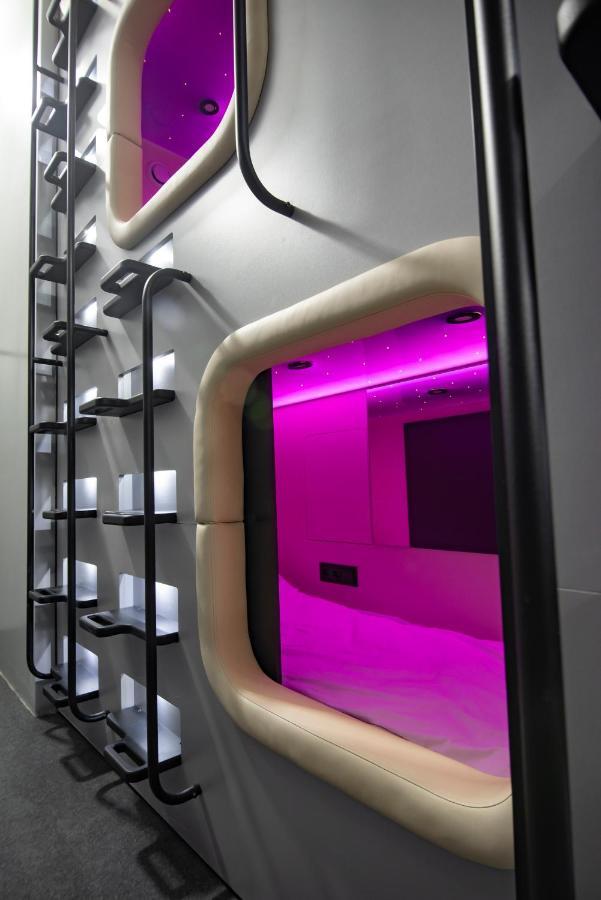 Capsule Hotel Constellation 91 Львов Экстерьер фото