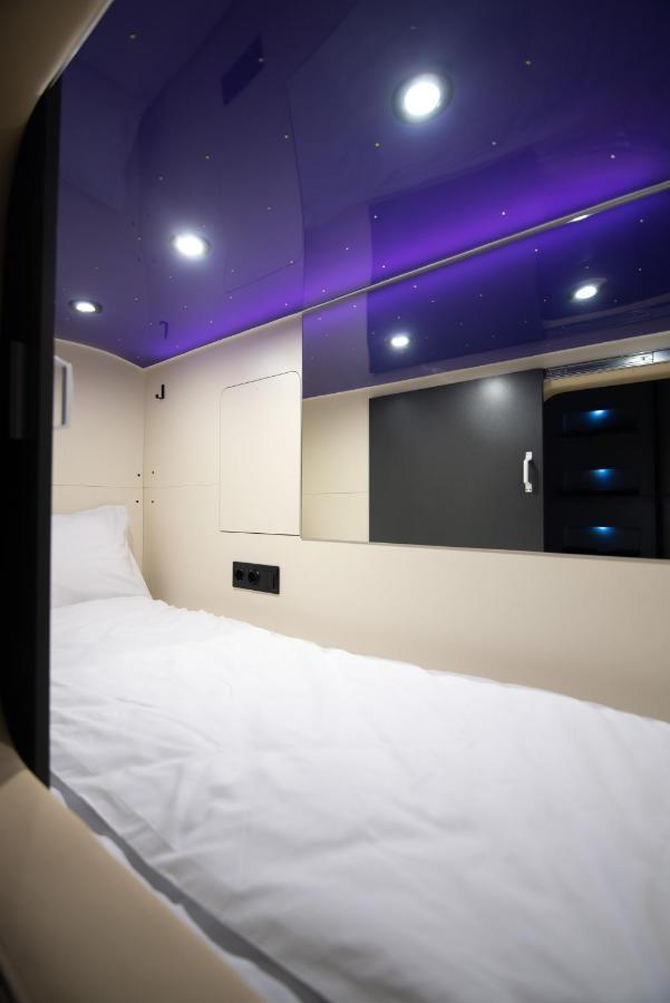 Capsule Hotel Constellation 91 Львов Экстерьер фото
