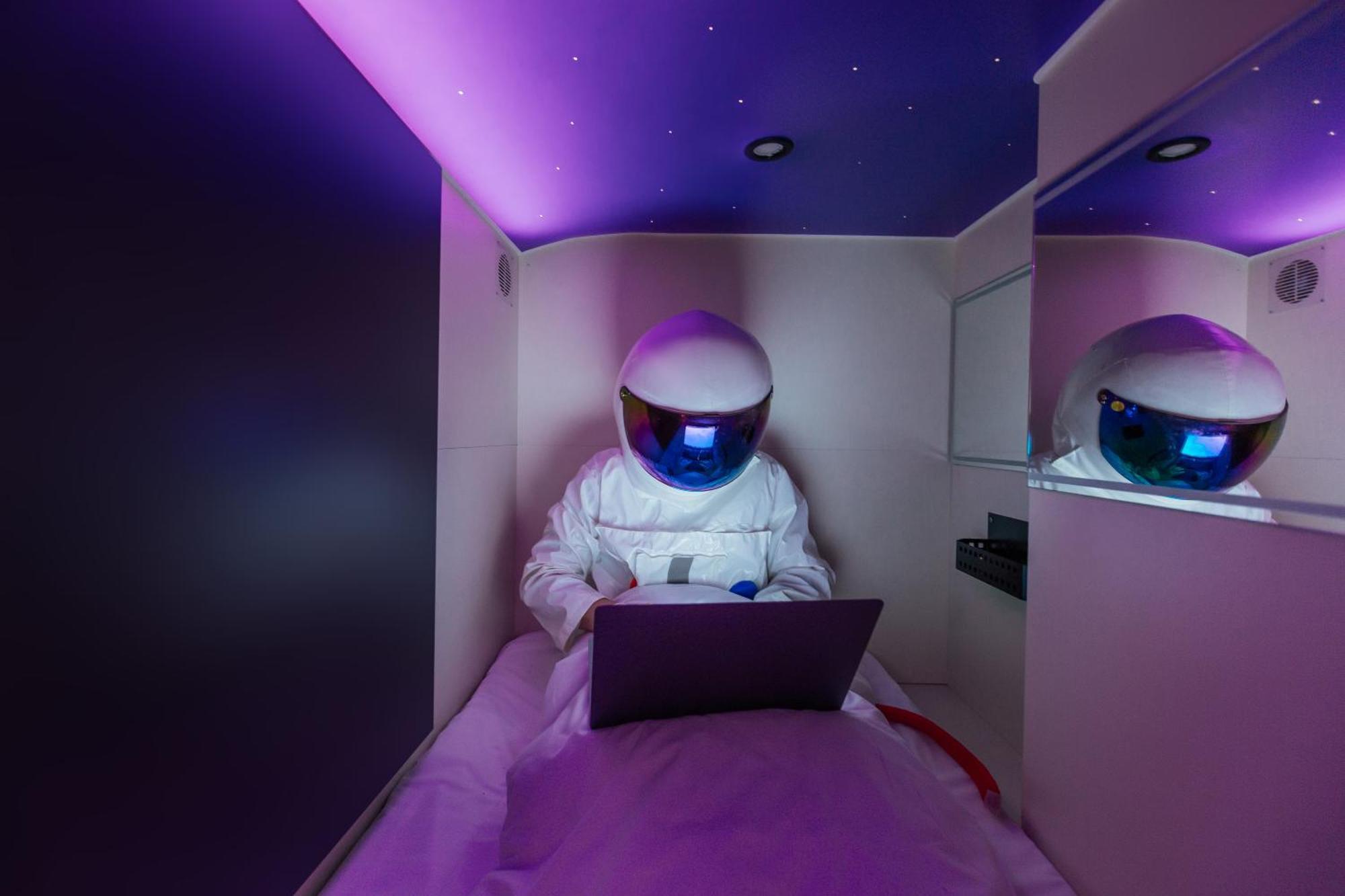 Capsule Hotel Constellation 91 Львов Экстерьер фото