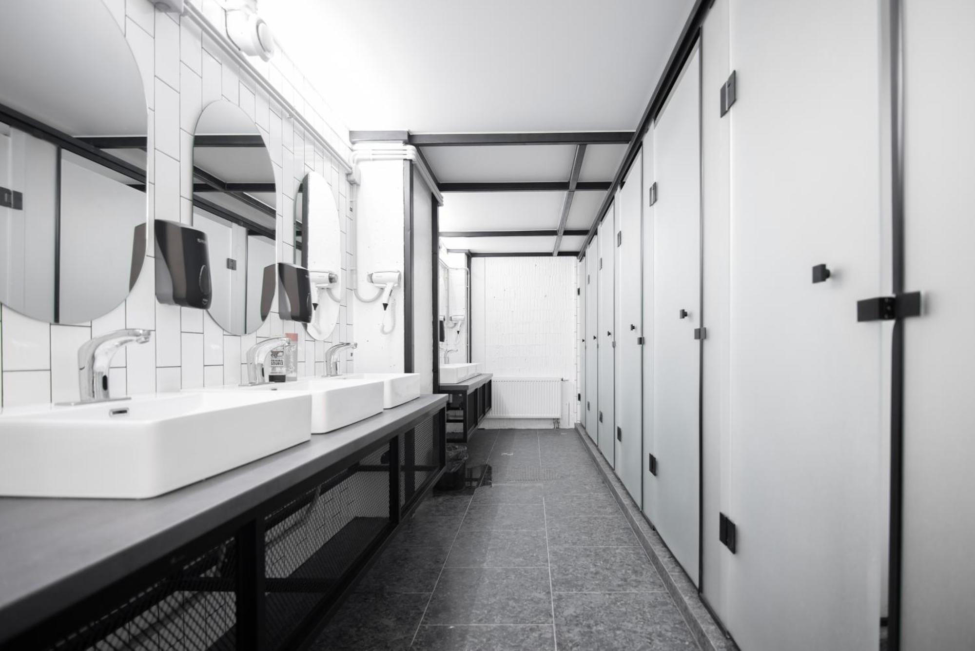 Capsule Hotel Constellation 91 Львов Экстерьер фото