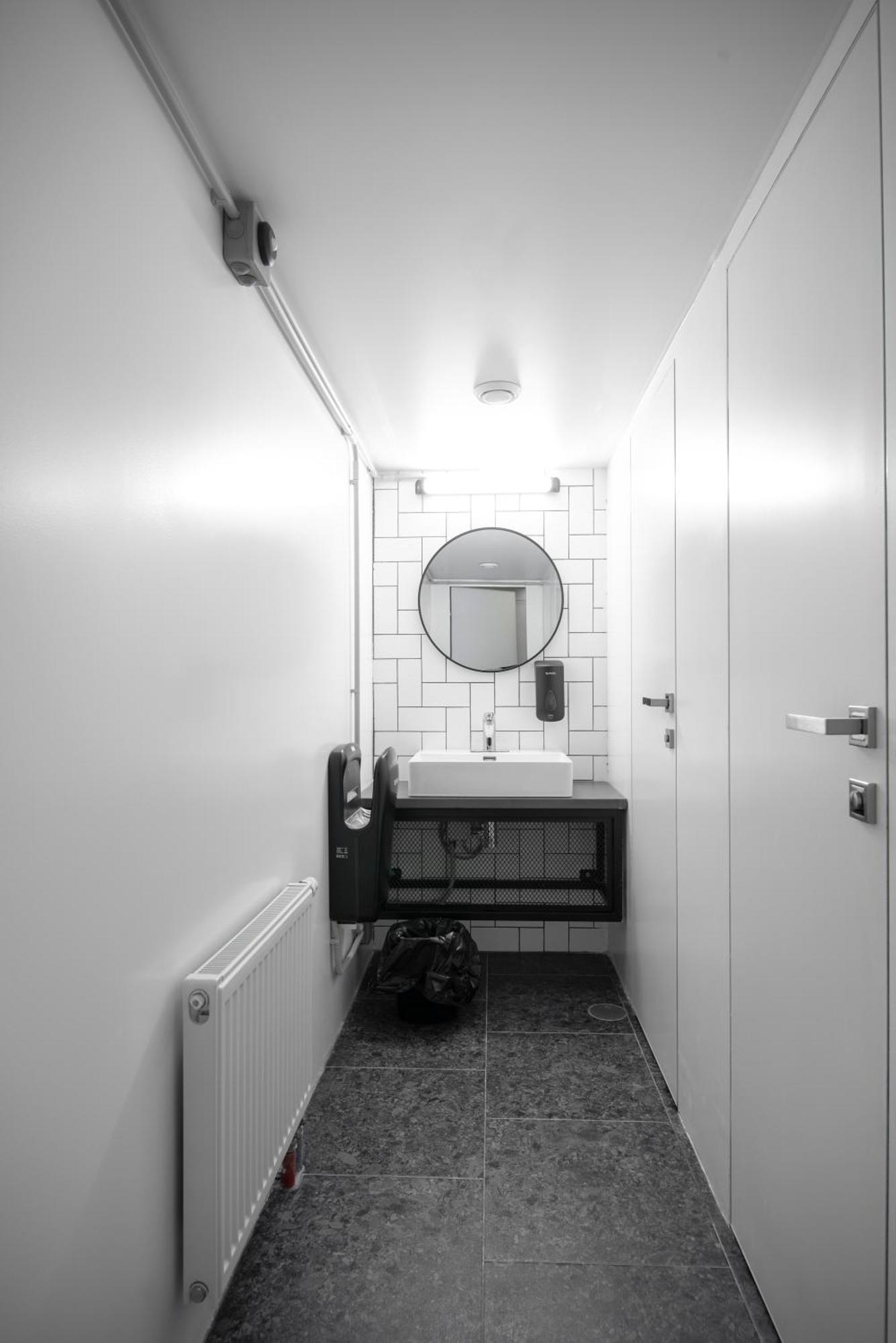 Capsule Hotel Constellation 91 Львов Экстерьер фото